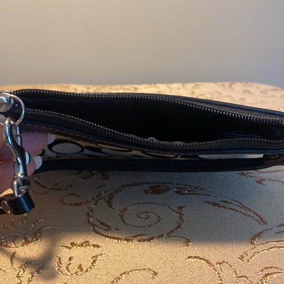 Coach - Picture 6 of 9